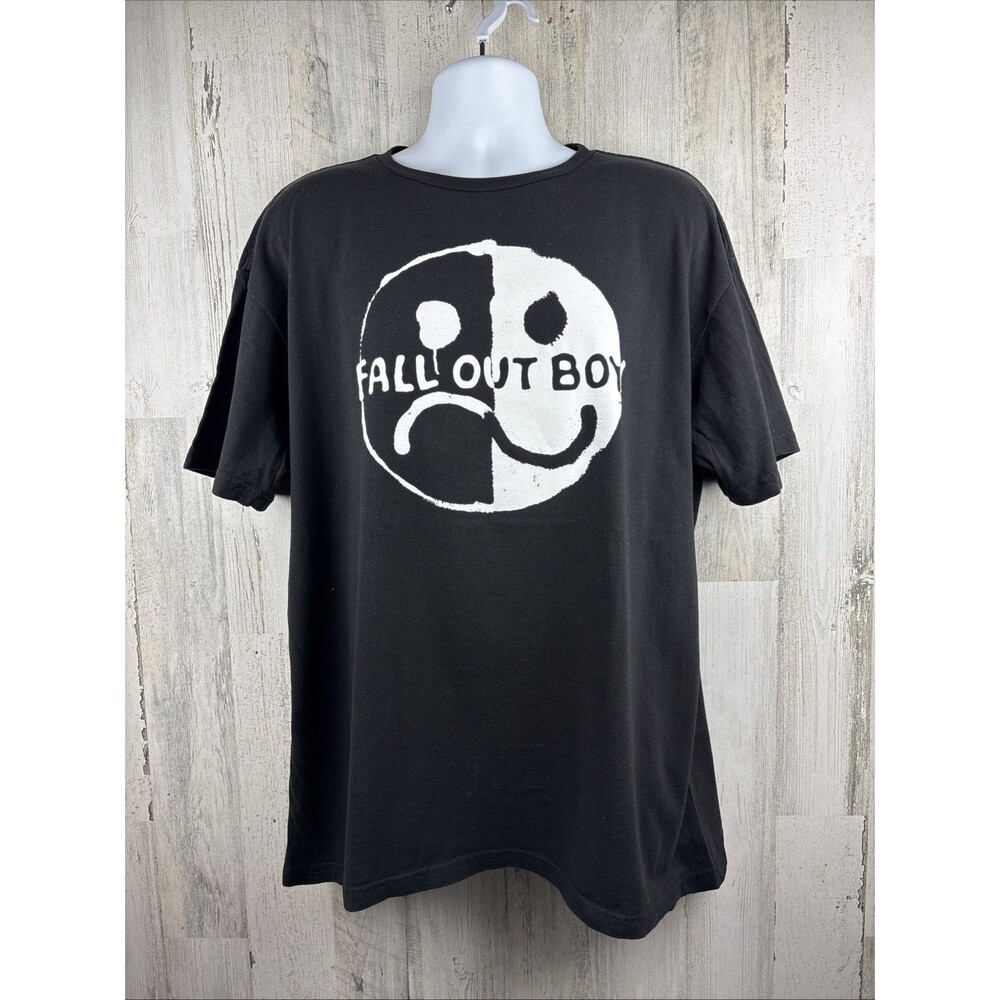 Fall Out Boy Smiley Face Yin Yang T-Shirt XL (24”x29”)
